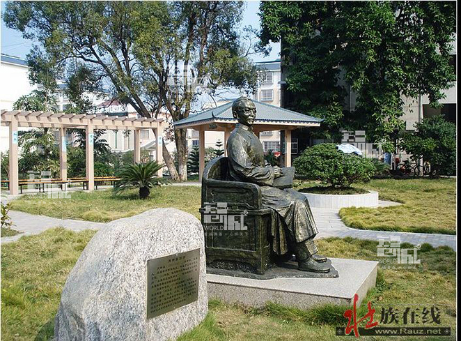 桂林市永福中学肖甘牛雕像实景